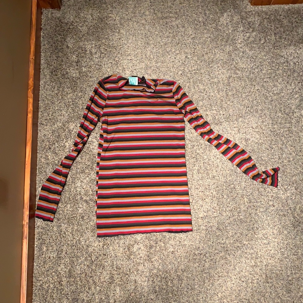 Minted Boutique Women’s Mock Turtle Neck, Size Small/Medium